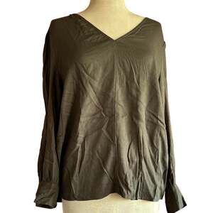 Womens Top Size Large Military Green Minimalist Classic Everyday Wear Business